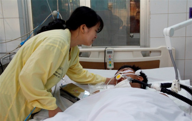 Vo tai xe xe tai gay tai nan lam 13 nguoi chet thay chong xin loi hinh anh 2