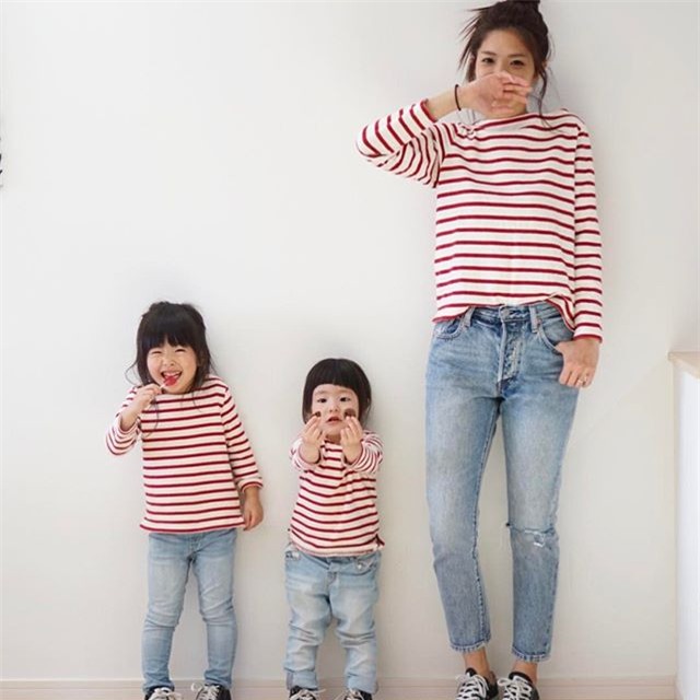 Mẹ nào có con gái mà chẳng mê diện đồng phục quá đỗi xinh xắn thế này! - Ảnh 1.