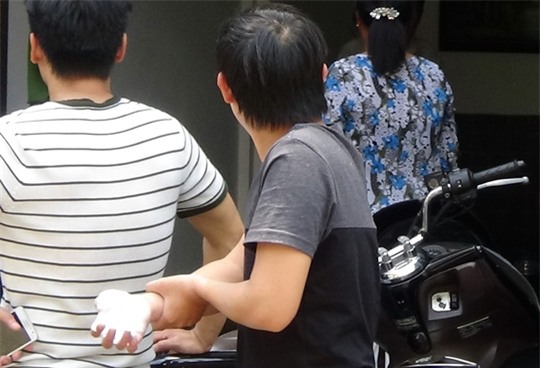 hai dien vien suyt chet vi mac ket trong phong long tieng bi chay hinh anh 1