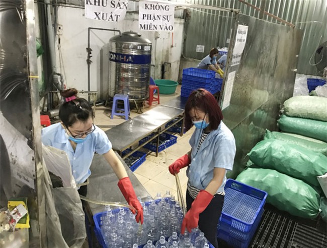 Hàng triệu mẹ nhầm lẫn khi sử dụng nước muối sinh lý - Ảnh 2.