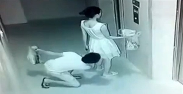 Khi chị em tức giận ra tay cũng có lúc yêu râu xanh khốn đốn đến thế này - Ảnh 3.