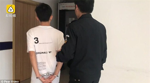 Khi chị em tức giận ra tay cũng có lúc yêu râu xanh khốn đốn đến thế này - Ảnh 5.