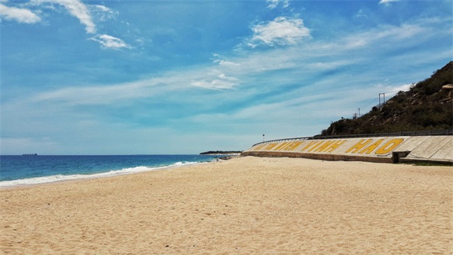 Cắm trại đêm, đón bình minh ở biển Vĩnh Hảo - Ảnh 1.