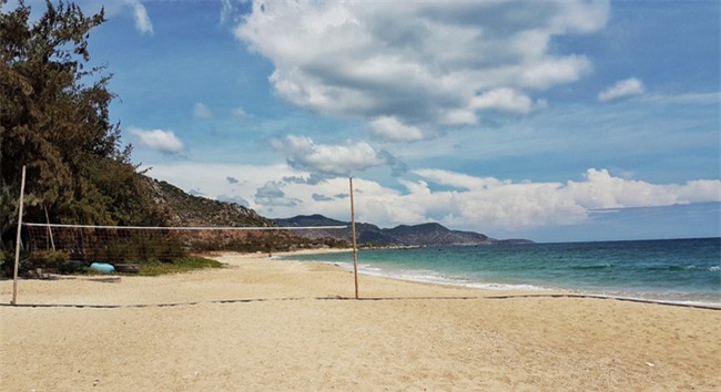 Cắm trại đêm, đón bình minh ở biển Vĩnh Hảo - Ảnh 2.