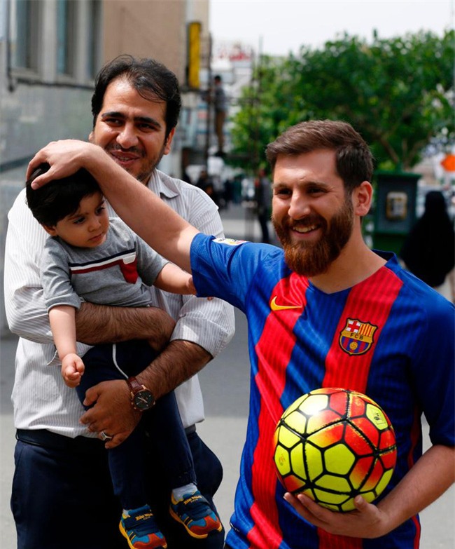 Sinh viên người Iran bị cảnh sát bắt giữ vì quá giống Messi - Ảnh 4.