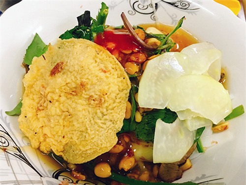 trua nong, di an ngay pho chua xu lang doc nhat vo nhi o sai gon - 5