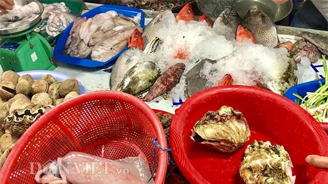 di cho hai san tu chon voi gia re “giat minh” o ly son hinh anh 3