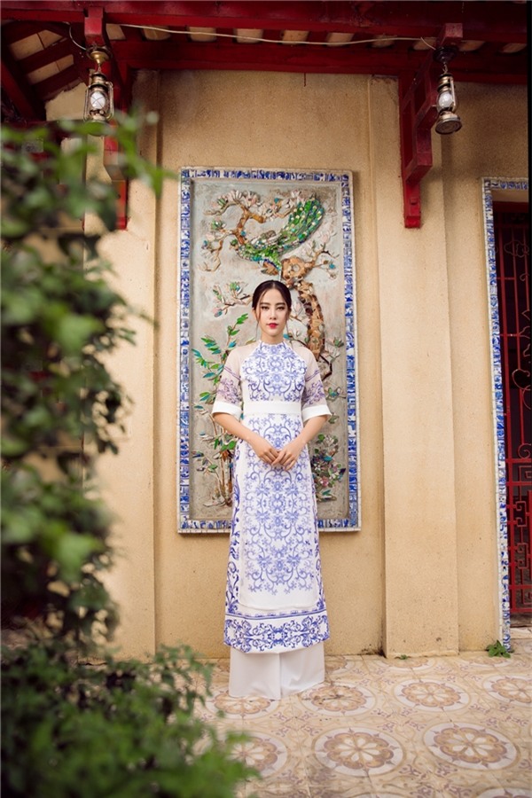 Nam Em đẹp thuần khiết trong tà áo dài truyền thống - Tin sao Viet - Tin tuc sao Viet - Scandal sao Viet - Tin tuc cua Sao - Tin cua Sao