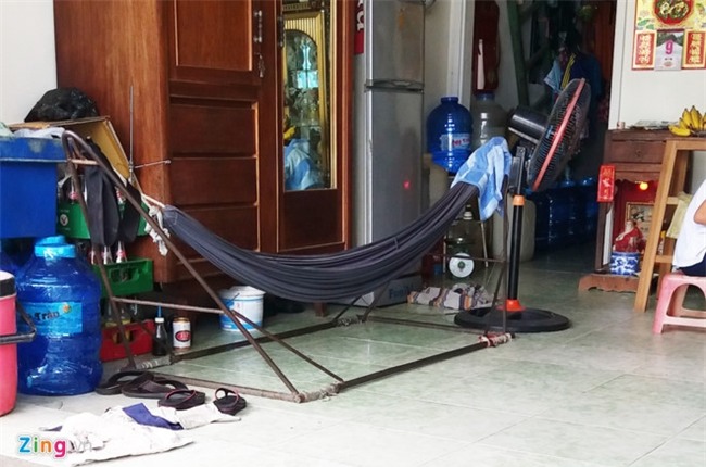 Nguoi dan ong khong mac quan tan cong thieu nu trong dem hinh anh 1