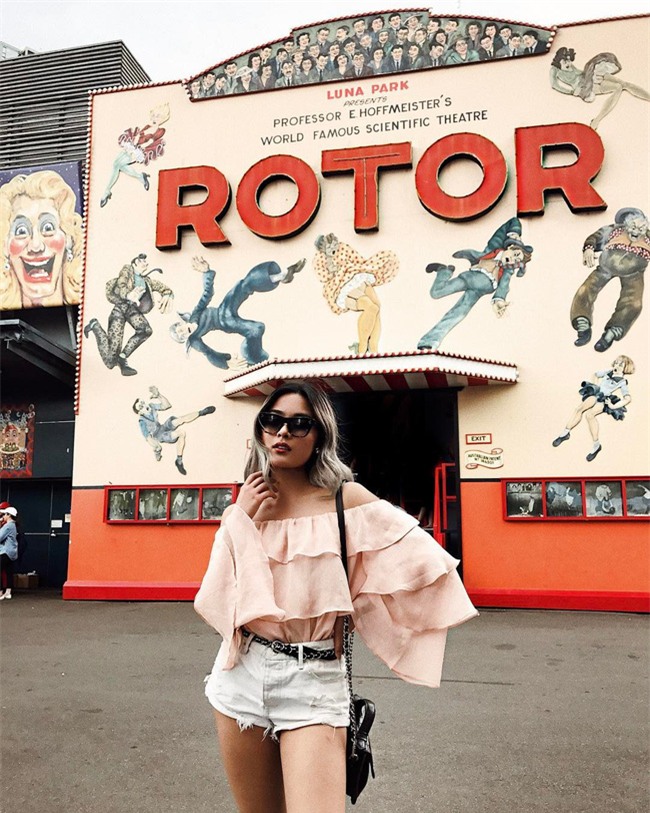 Thời tiết nắng nóng, các quý cô châu Á thi nhau mặc đồ cực mỏng và cực điệu - Ảnh 23.