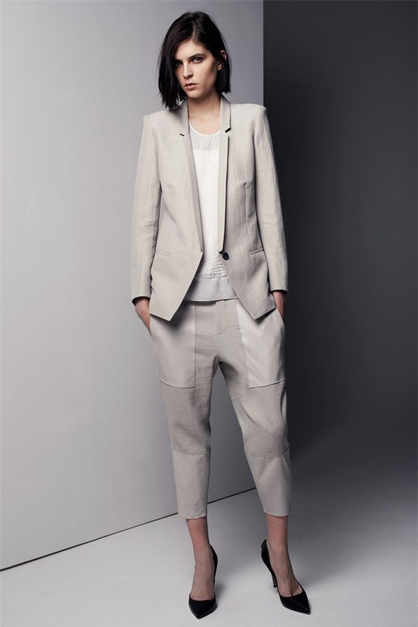 Chỉ là áo phông trắng thôi, nhưng nó diện với món đồ nào cũng đẹp - Ảnh 14.