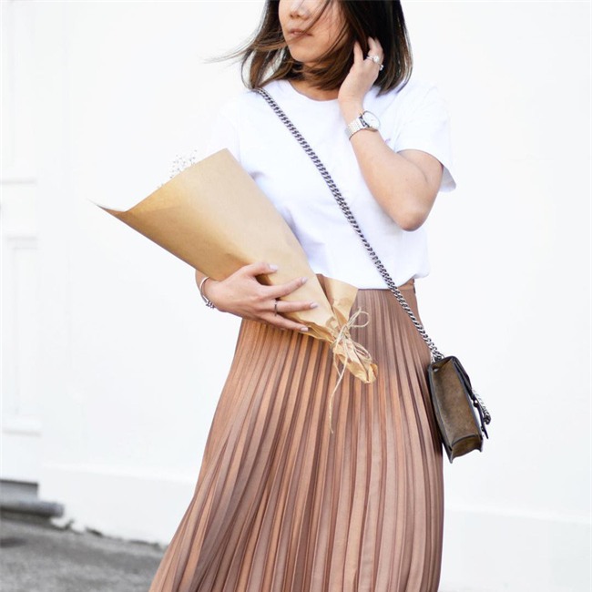 Chỉ là áo phông trắng thôi, nhưng nó diện với món đồ nào cũng đẹp - Ảnh 30.