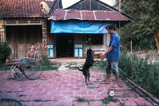 Có một người chồng như thế: Ở rể, không sinh con, dành hết thời gian nuôi mẹ vợ và 3 đứa cháu tật nguyền của vợ - Ảnh 11.