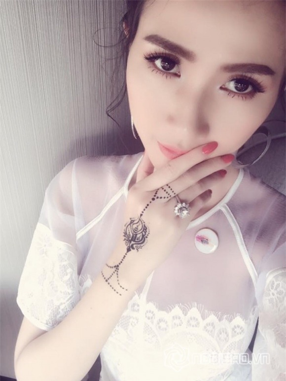 sao việt, phan thị mơ, phan thị mơ được tặng nhẫn, phan thị mơ và bạn trai đại gia, mỹ nhân việt được tặng quà đắt tiền