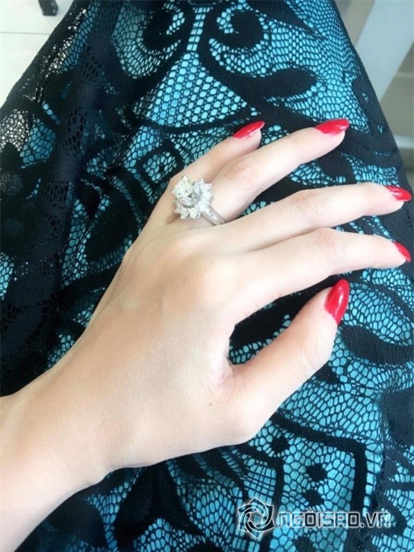 sao việt, phan thị mơ, phan thị mơ được tặng nhẫn, phan thị mơ và bạn trai đại gia, mỹ nhân việt được tặng quà đắt tiền