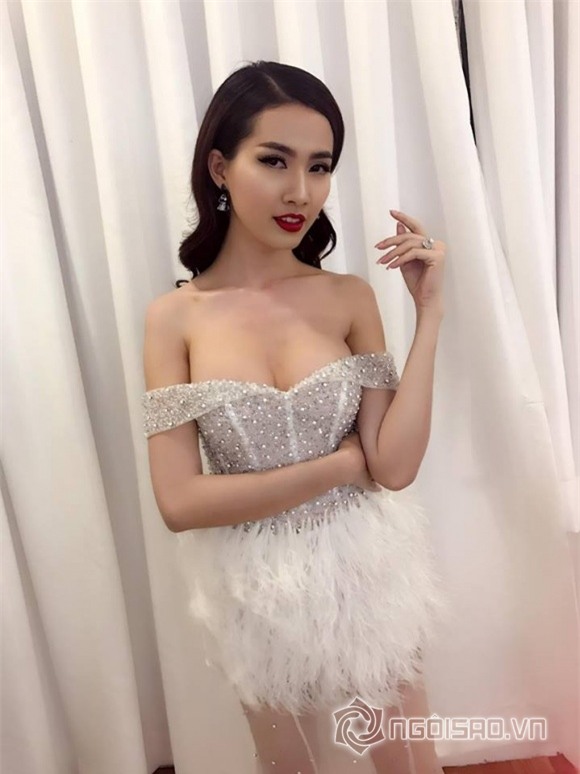 sao việt, phan thị mơ, phan thị mơ được tặng nhẫn, phan thị mơ và bạn trai đại gia, mỹ nhân việt được tặng quà đắt tiền