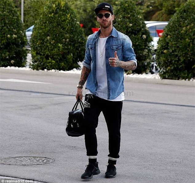 Ronaldo và đồng đội sành điệu trước bán kết lượt về Champions League - Ảnh 2.