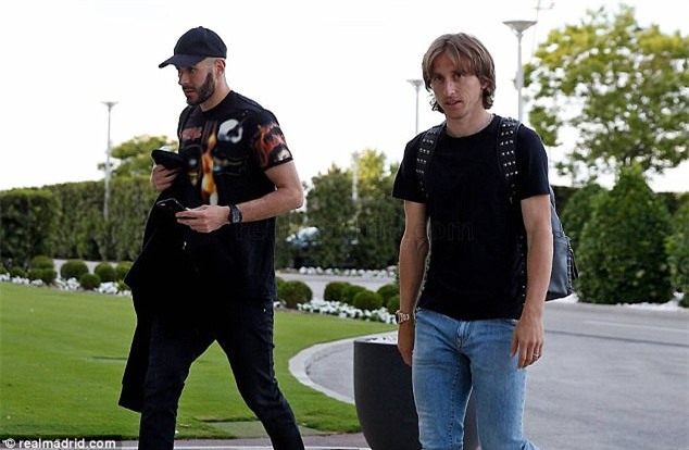 Ronaldo và đồng đội sành điệu trước bán kết lượt về Champions League - Ảnh 4.