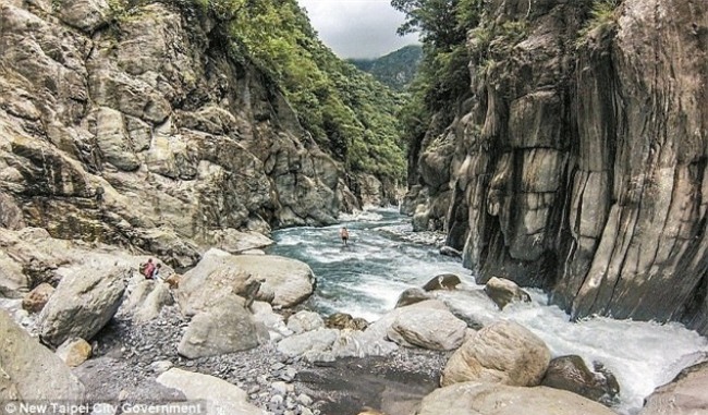Bi kịch cuộc đời: Đi ứng cứu người chết đuối, đội trưởng cứu hộ bàng hoàng phát hiện nạn nhân là con gái mình - Ảnh 5.