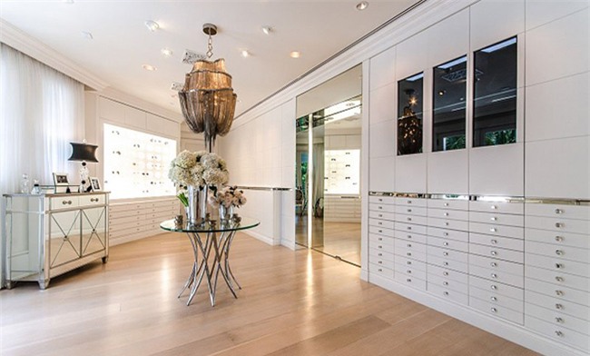 ngam biet thu 4 nam moi co nguoi “dam” mua cua danh ca celine dion hinh anh 14