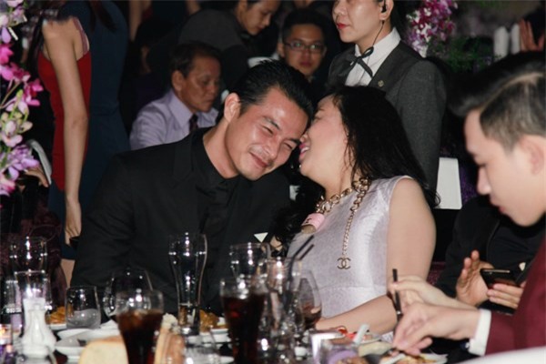 Quách Ngọc Ngoan - Phượng Chanel xuất hiện công khai trong sinh nhật lần thứ 44 của Đàm Vĩnh Hưng.