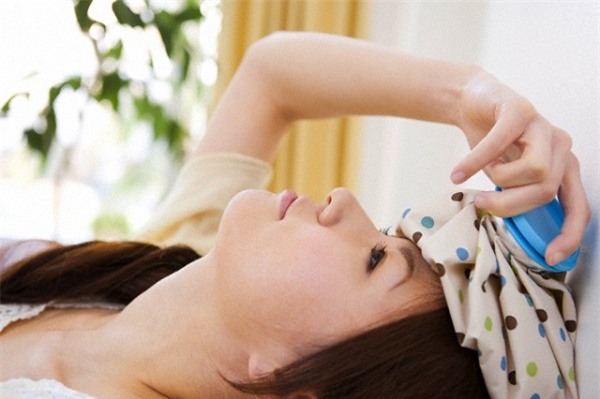 Chết sững vì lời chồng nói với mẹ qua điện thoại khi đưa mình đi đẻ - Ảnh 1.