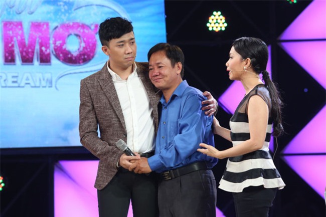 Tran Thanh roi nuoc mat truoc nguoi cha nuoi hai con teo nao hinh anh 3