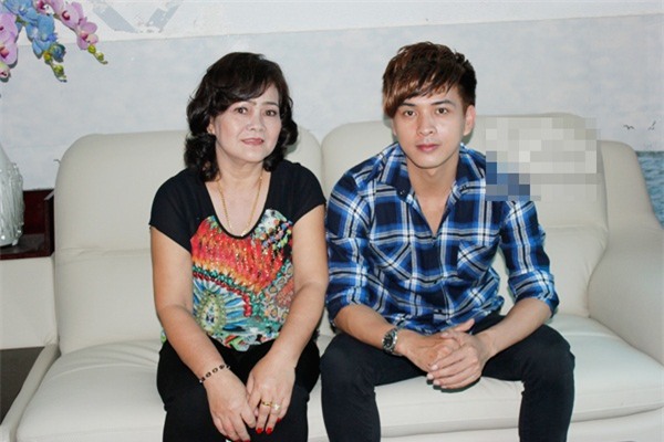 Hồ Quang Hiếu hận gia đình, ăn cắp tiền và câu chuyện xúc động về mẹ - Ảnh 2.