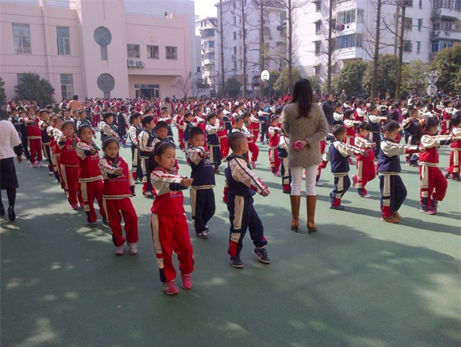 Kiểm tra đầu vào các trường học: Bố mẹ béo phì, con bị loại - Ảnh 1.