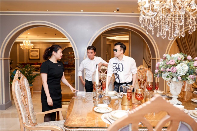 Dam Vinh Hung, Duong Trieu Vu tat bat chuan bi dem tiec tinh tri ky hinh anh 2