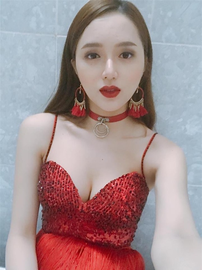 mac do dien nhu noi y: thuy tien phan cam, hoang thuy linh tinh te hinh anh 12