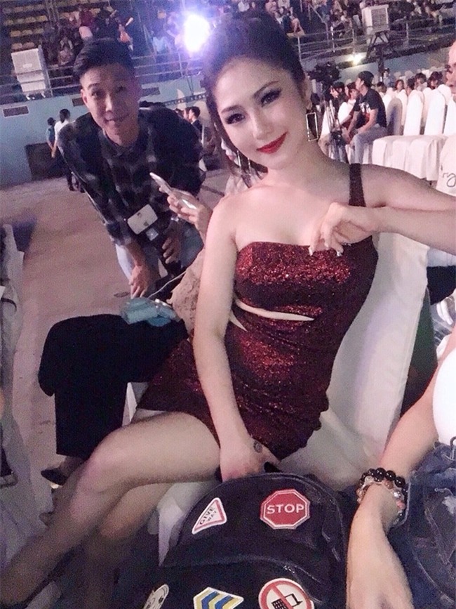 mac do dien nhu noi y: thuy tien phan cam, hoang thuy linh tinh te hinh anh 9