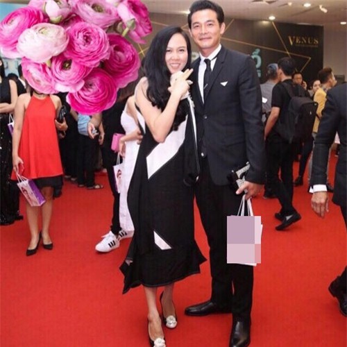 Nam diễn viên thường xuyên tháp tùng bạn gái tham dự các sự kiện của làng giải trí.