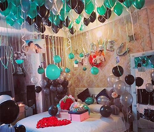 yeu 150 ngay, chang trai choang vang khi mo cua phong thay ban gai goi cam tang mon qua nay - 3