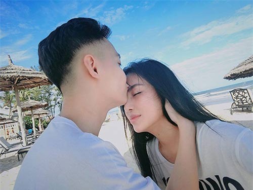 yeu 150 ngay, chang trai choang vang khi mo cua phong thay ban gai goi cam tang mon qua nay - 6