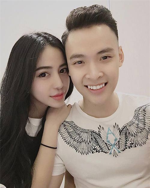 yeu 150 ngay, chang trai choang vang khi mo cua phong thay ban gai goi cam tang mon qua nay - 7