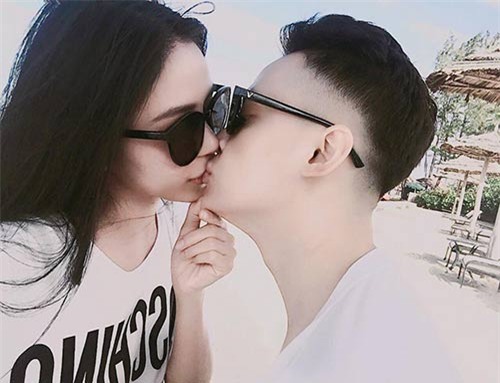 yeu 150 ngay, chang trai choang vang khi mo cua phong thay ban gai goi cam tang mon qua nay - 9