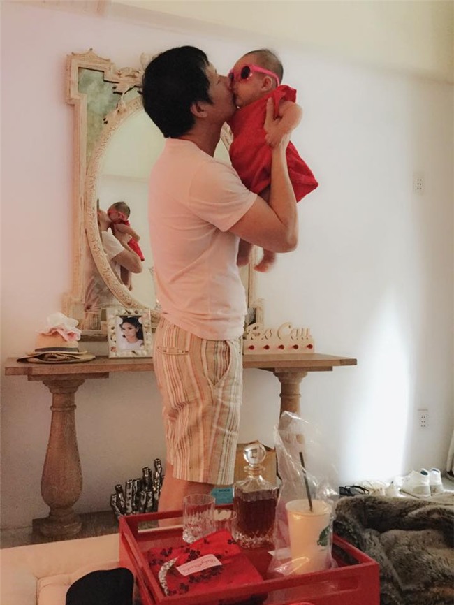 phan nhu thao mang nang de dau nhung con gai lai 'dinh bo nhu keo dan sat' - 5