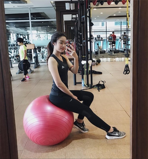 day chinh la 3 nang hoa hau cham chi "song ao" nhat phong gym! - 2