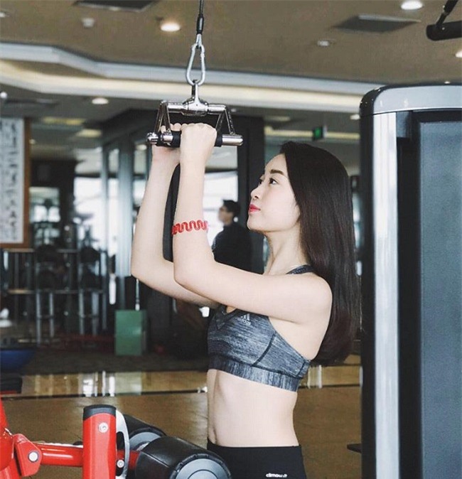 day chinh la 3 nang hoa hau cham chi "song ao" nhat phong gym! - 3