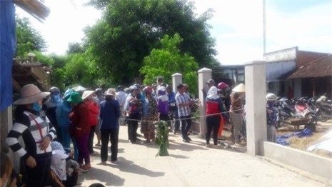 Đang khai quật hầm cầu tìm xác người vợ - ảnh 1