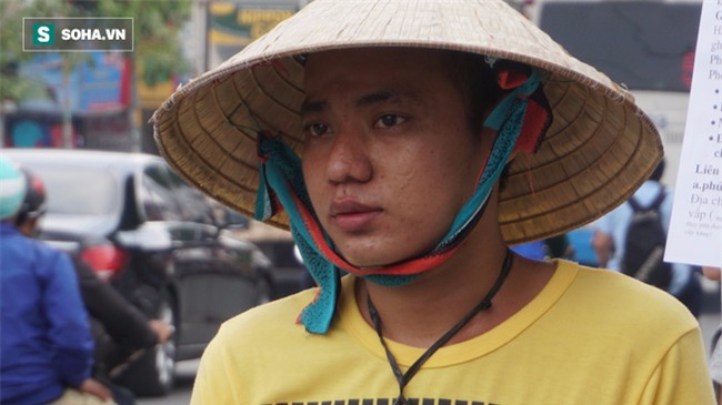 Sự thật về chàng trai 25 tuổi đeo tấm bảng trước ngực mời mua vé số ở Sài Gòn - Ảnh 5.