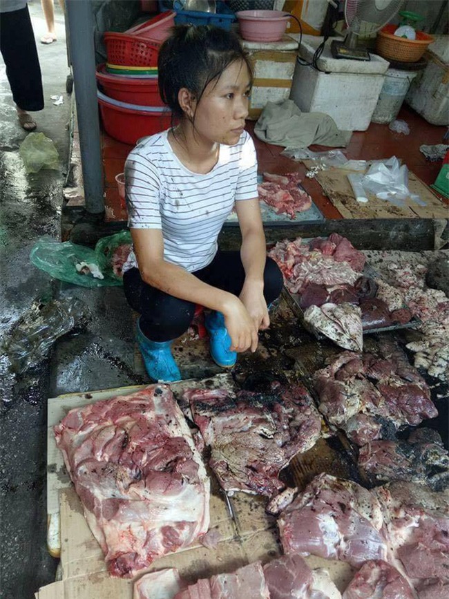 Đàm Vĩnh Hưng nhờ người thân mua hết thịt lợn giúp đỡ người phụ nữ bị tạt dầu luyn ở Hải Phòng - Ảnh 2.
