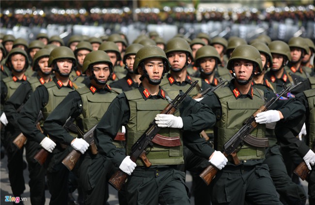 Sinh vien canh sat bieu dien vo thuat, giai cuu con tin hinh anh 3