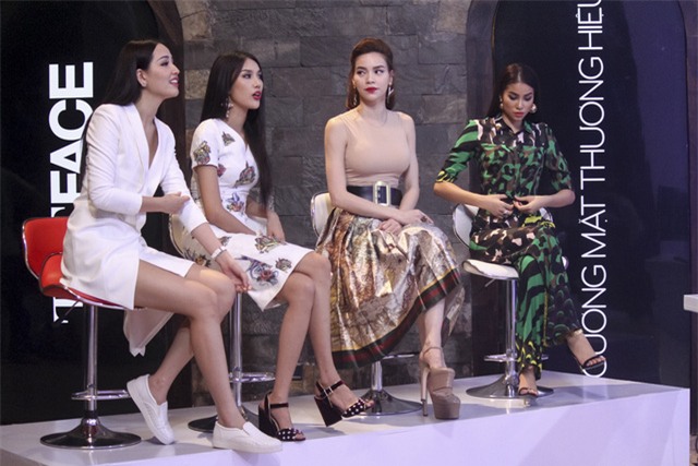 The Face mùa 2: Giám khảo đến để đãi ngọc tìm vàng hay chặt chém áo váy cho đã? - Ảnh 16.