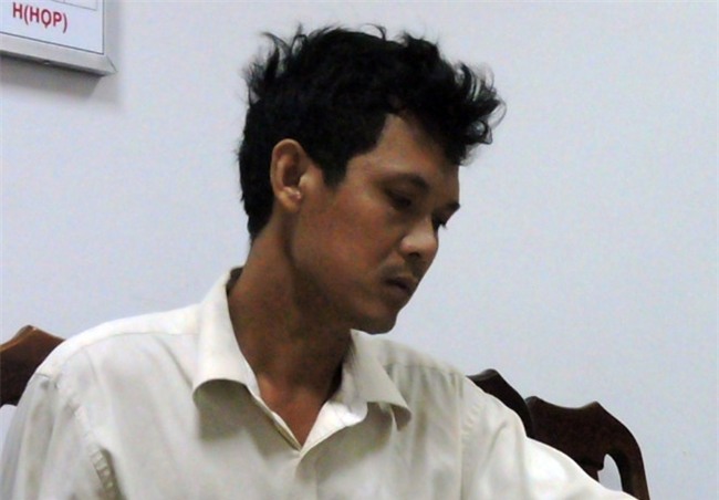 Loi khai nghi pham giet vo roi phi tang xac duoi bon cau hinh anh 1