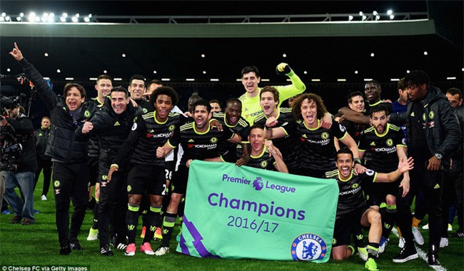 1001 kiểu ăn mừng quậy banh nóc của Chelsea khi lên ngôi vô địch - Ảnh 2.