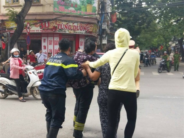 Người trong ngôi nhà cháy được cứu thoát an toàn.