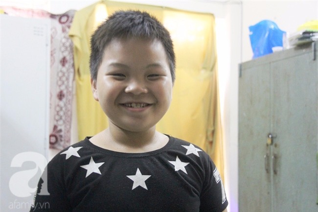 Bé trai 9 tuổi đi lạc 3 ngày, mẹ bận đi làm không đến đón, dì lên nhận thay nhưng không được - Ảnh 2.