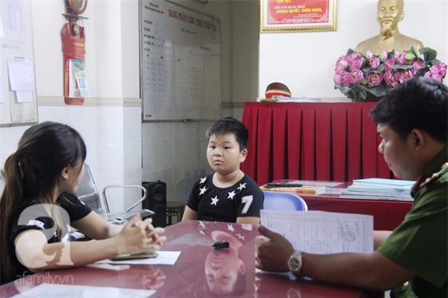 Bé trai 9 tuổi đi lạc 3 ngày, mẹ bận đi làm không đến đón, dì lên nhận thay nhưng không được - Ảnh 8.